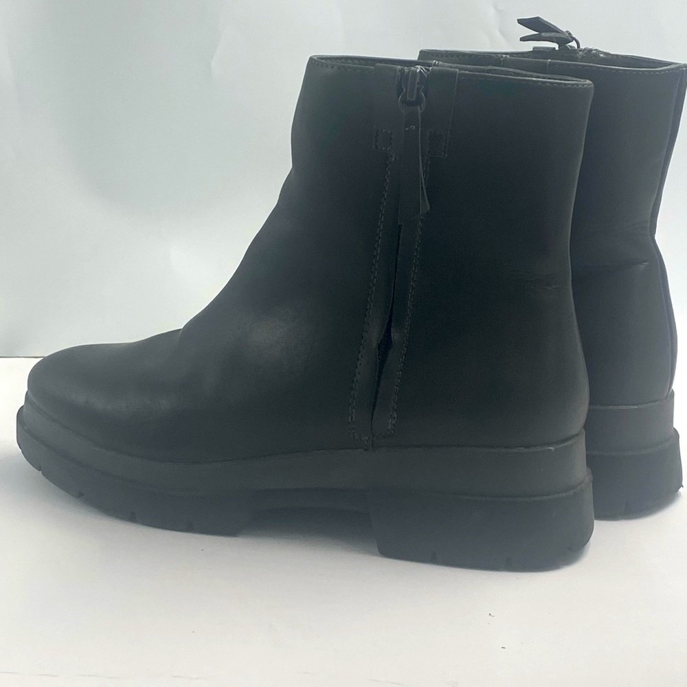 Black leather size 9 shoes, good condition